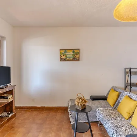 Holiday home #417 Sunny 2br Retreat Open Views Pateo